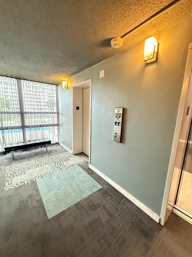 Building Photo - 600 NE 36th St