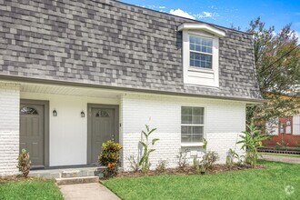 Building Photo - Townhome in Lake View