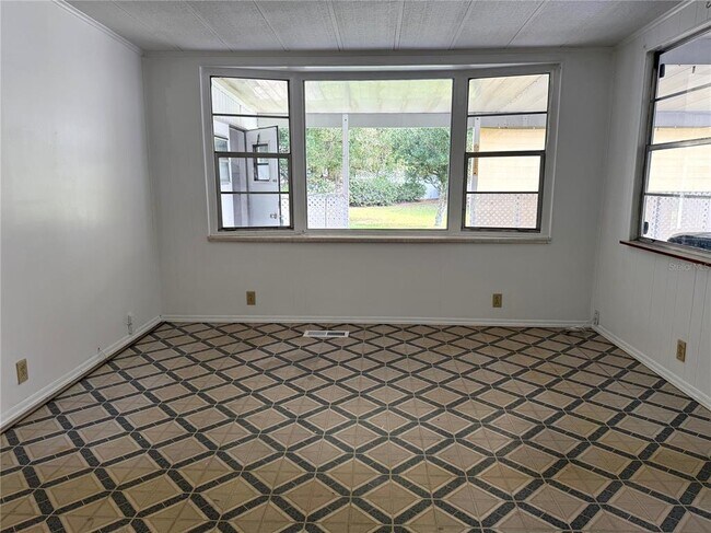 Building Photo - 3221 SE 39th Ave