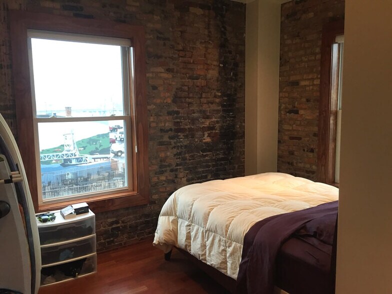 Building Photo - 418 Shelden Ave