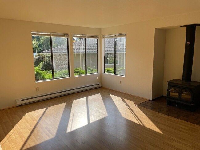 Building Photo - Stone Court Duplex