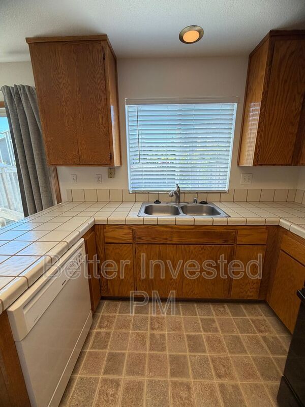 Building Photo - 7720 Bodega Ave