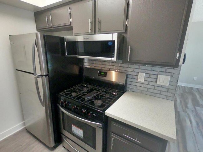 Building Photo - 1 bedroom in Sherman Oaks CA 91411
