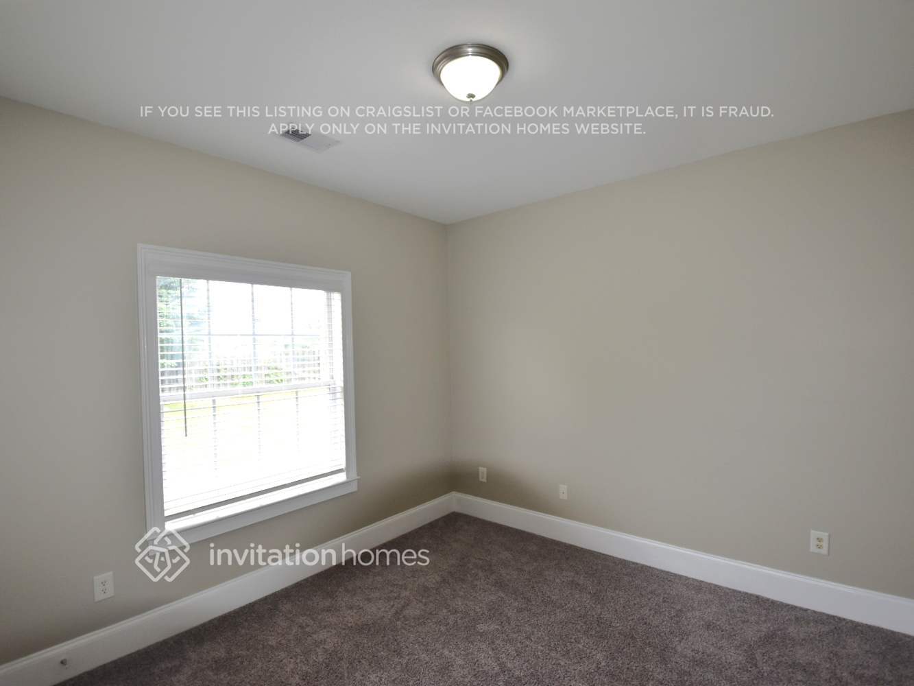 Building Photo - 302 Grandiflora Dr