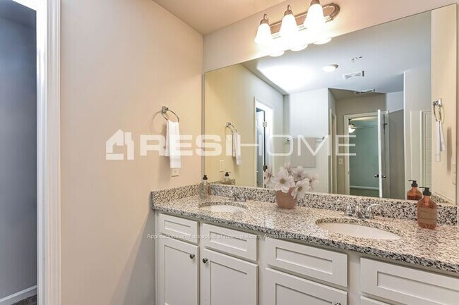 Building Photo - 109 Wellbrook Ct NE