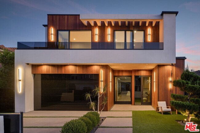 Building Photo - 14822 Hesby St