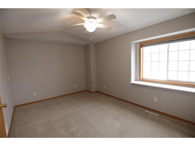 Building Photo - 9476 Talon Ct