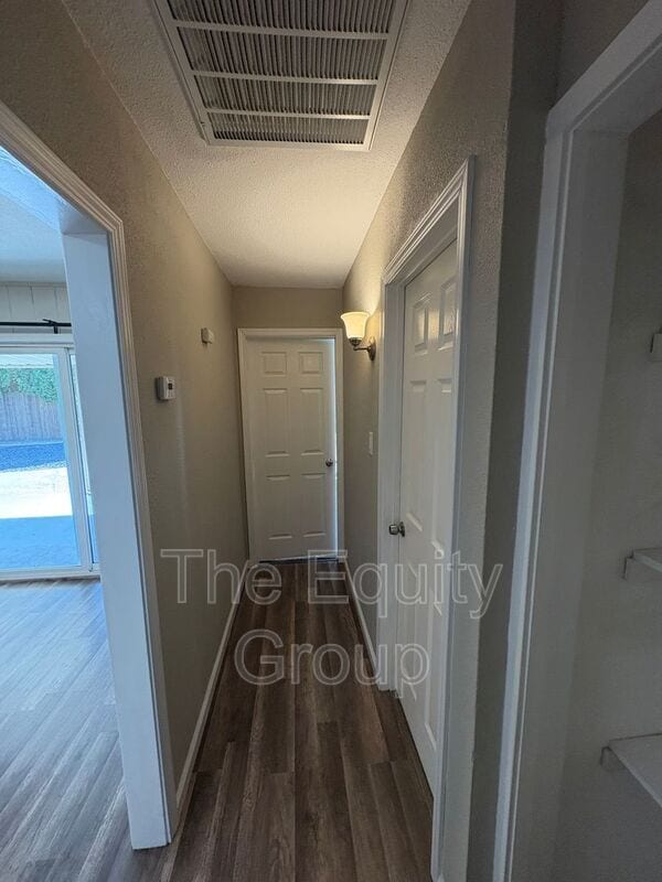 Building Photo - 505 N Lovers Ln