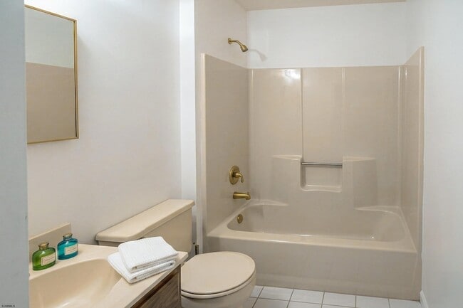 Building Photo - 1 Broadmoor Dr