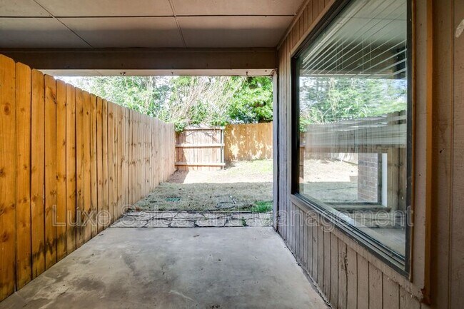 Building Photo - 1705 N Gleason Ave