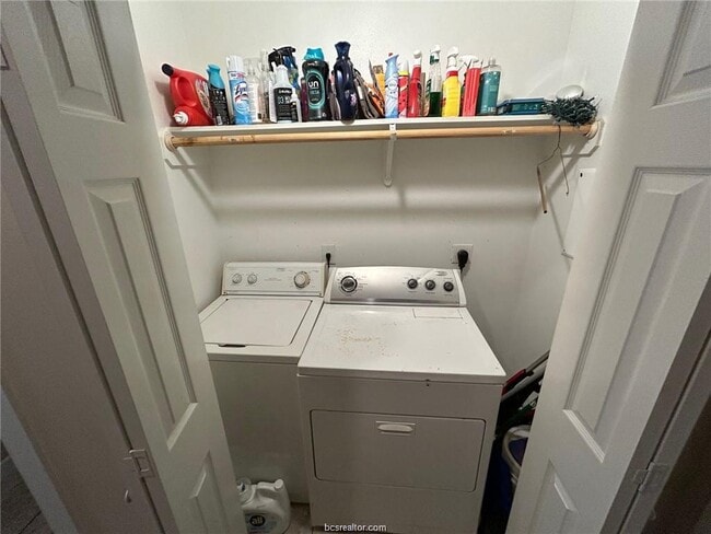 Building Photo - 806 Nimitz St