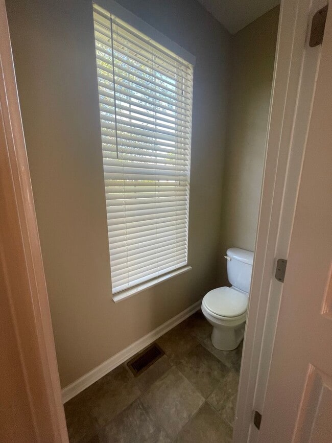 Building Photo - Charming Mountain Retreat in Seymour, TN!