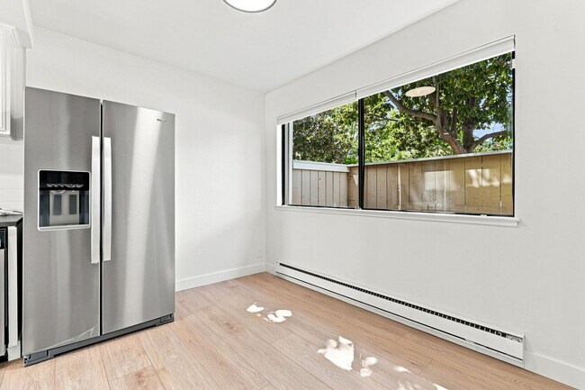 Building Photo - 3001 Kaiser Dr