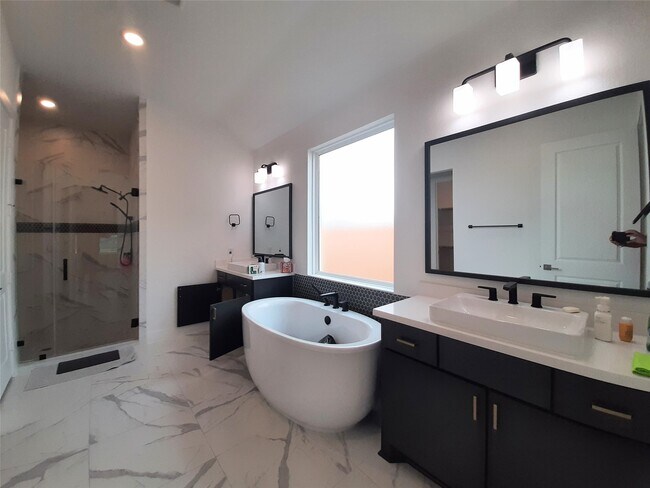 Building Photo - 8015 Allston Vlg Trl