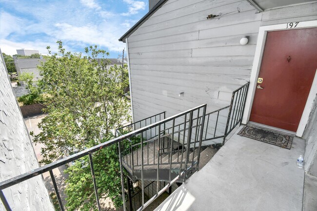 Building Photo - 5959 Bonhomme Rd