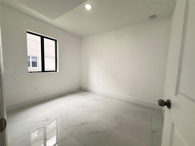 Building Photo - 450 Beacom Blvd