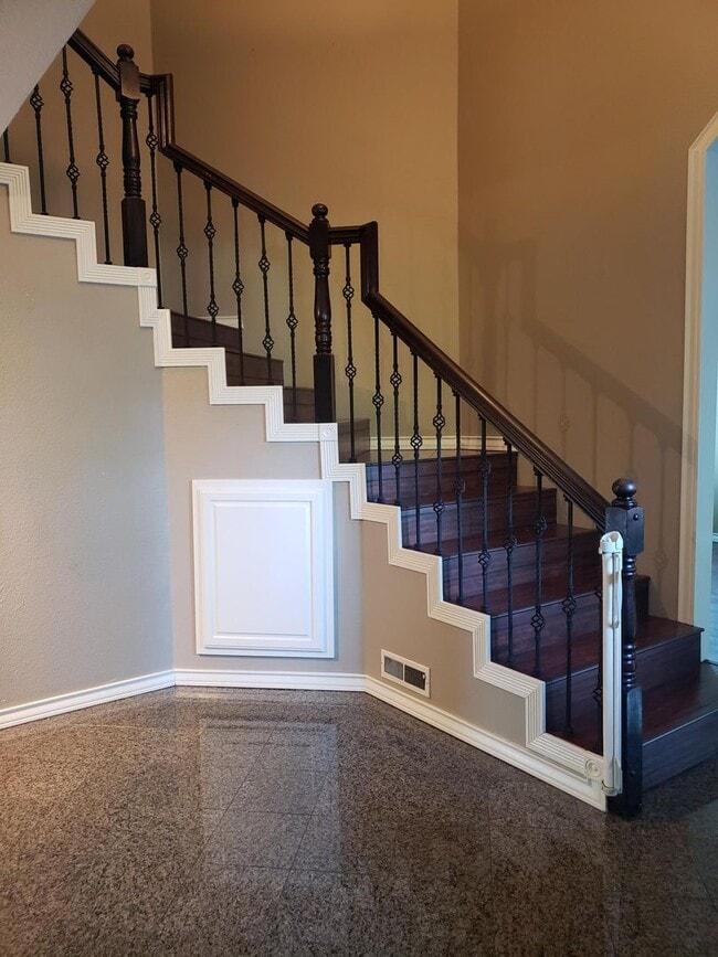 Building Photo - Beautiful Home in Quiet Cul-de-sac!