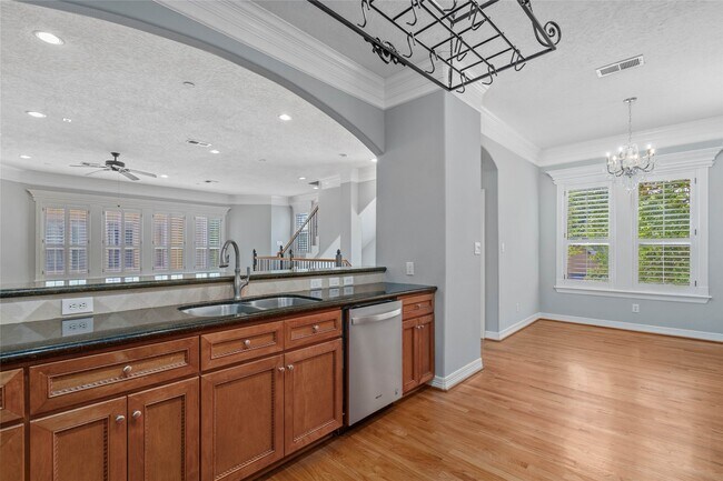 Building Photo - 6124 Tyne St