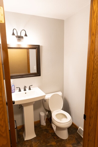 Building Photo - N1614 Meadowview Dr