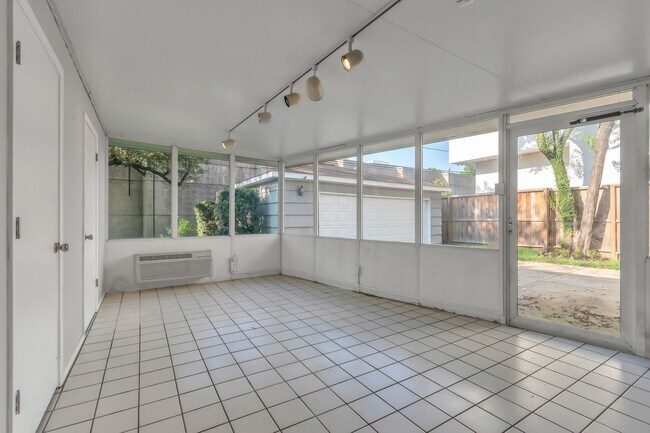 Building Photo - 4611 Merwin St