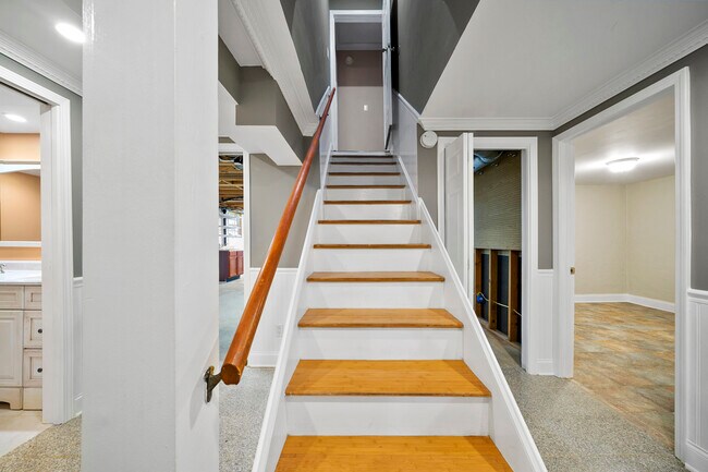 Building Photo - 253 Valley Ridge Dr
