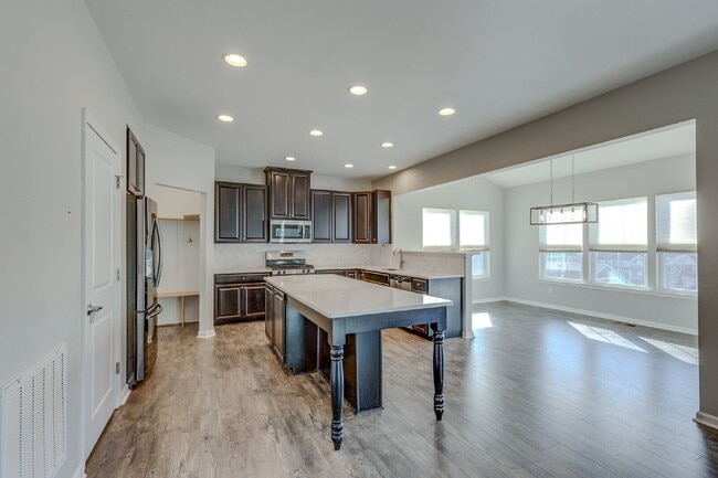 Building Photo - 2704 Orleans Dr