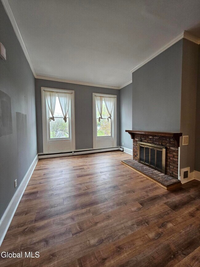 Building Photo - 32 1st St