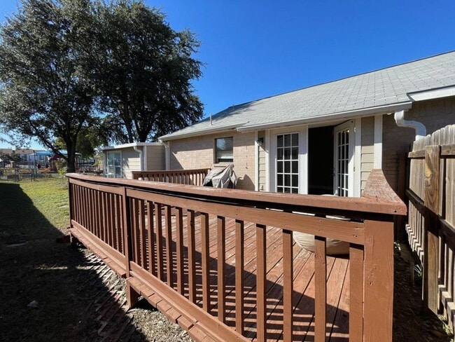 Building Photo - Charming Single-Story, 3Bed/2Bath Gem Minutes from Southtown