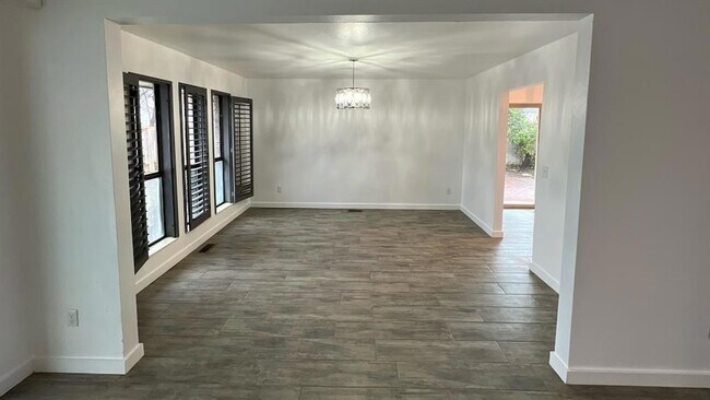 Building Photo - 12510 Maple Ridge Rd