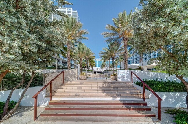 Building Photo - 6801 Collins Ave