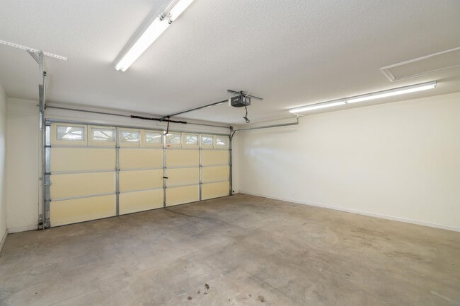 Building Photo - 5117 Cattail Ln