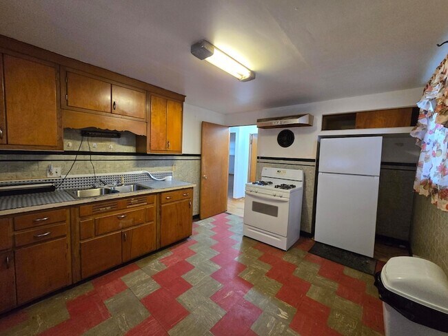 Building Photo - 535 E 43rd Ave