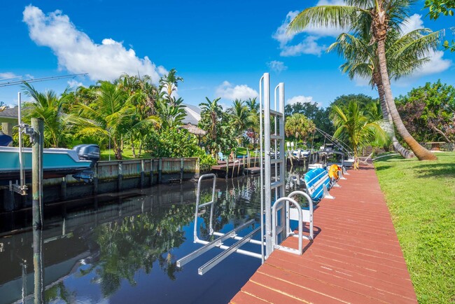 Building Photo - 4Bed/ 2Bath Home W/ Boat Dock - Treasure i...