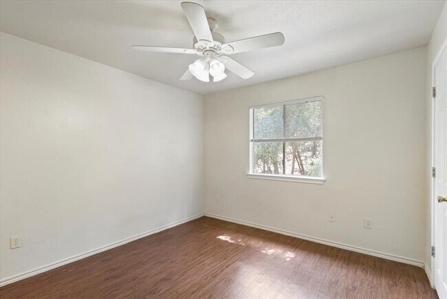 Building Photo - 887 Sagewood Trail
