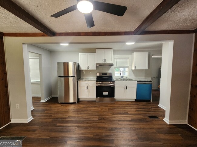 Building Photo - 4118 Fairview Dr