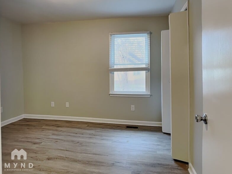 Building Photo - 5037 Huntingcreek Dr