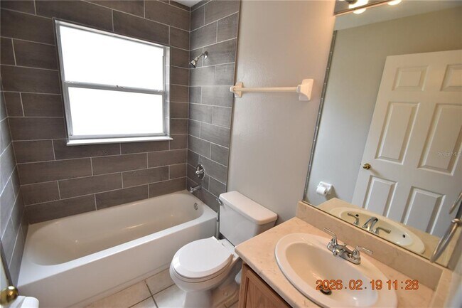 Building Photo - 2521 Clareside Dr