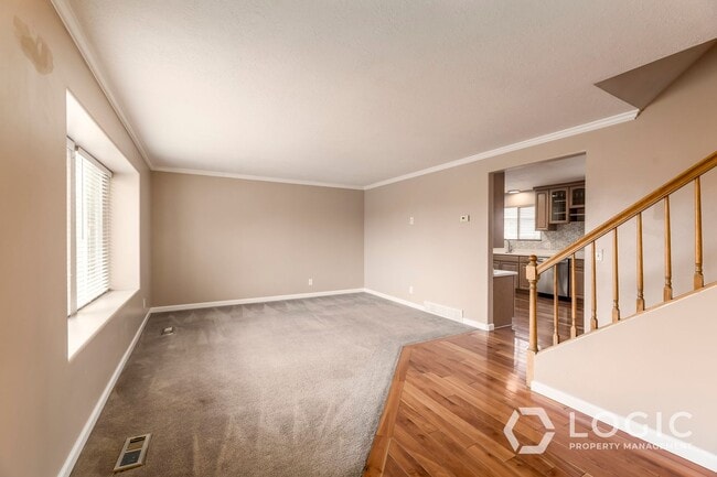 Building Photo - Gorgeous Home in Sandy!