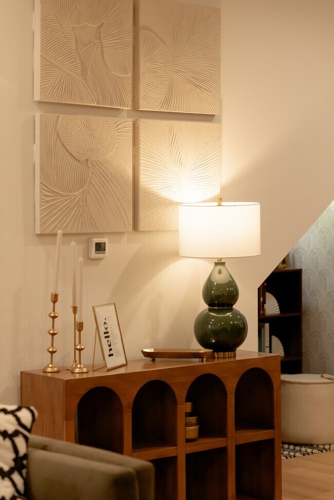 Building Photo - 1204 SW Franklin Dr