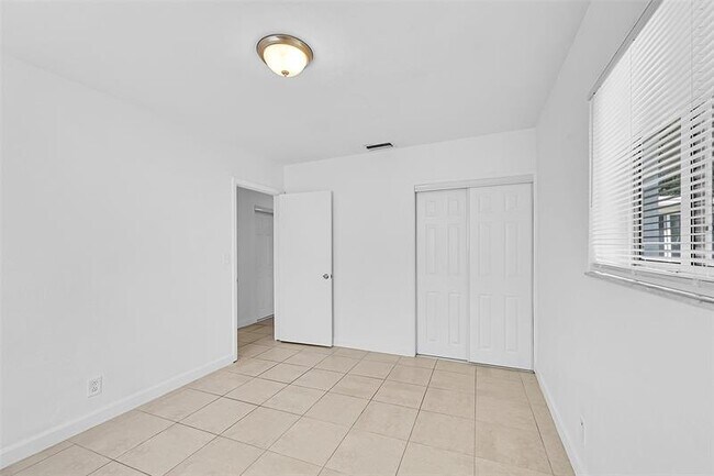 Building Photo - 6421 SW 16th St