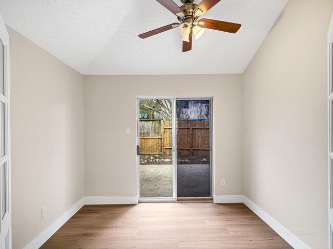 Building Photo - 9254 Autumnsong Dr