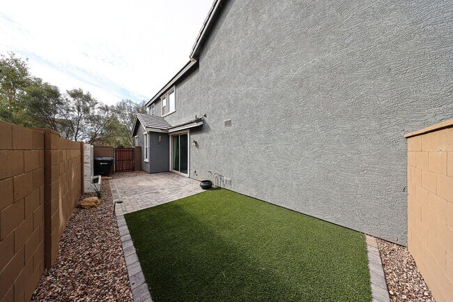 Building Photo - Move In Ready!stunning 3 bedroom, 2.5 bathroom home located in Phoenix!