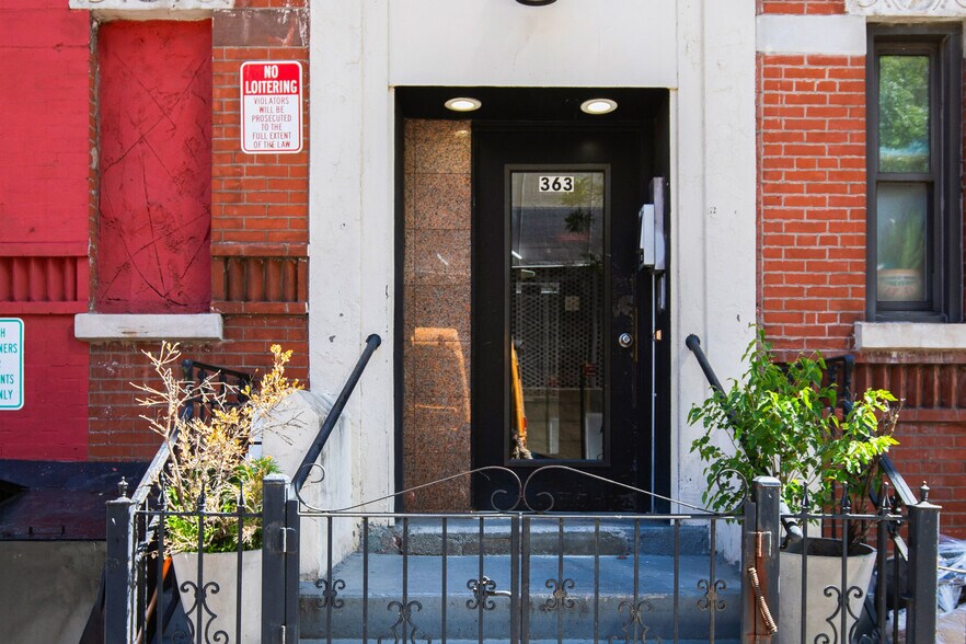 Building Photo - 363 W 17th St