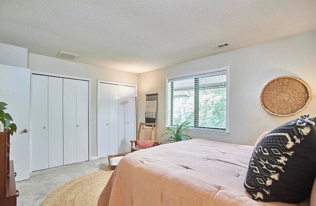 Building Photo - Mid-Century Modern Gem: Renovated 2BR Loft with Pool & Private Patio