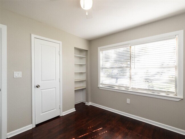 Building Photo - 3215 Soway St