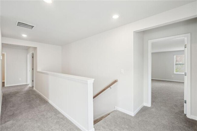 Building Photo - 95 Sequoia Ln