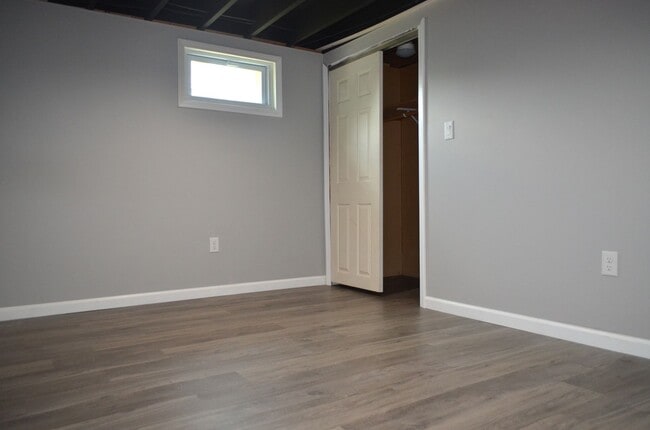 Building Photo - Price Drop! Updated 4 bed 3 bath in Fenton