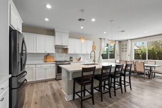 Building Photo - 978 Day Lily Dr