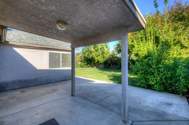 Building Photo - 5654 Violet Ave