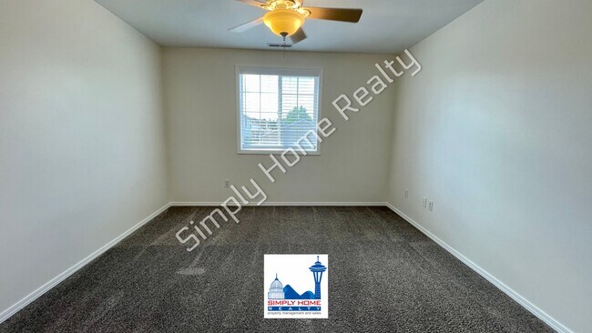 Building Photo - Step Inside To This Spacious & Comfortable 3-Bedroom Home!